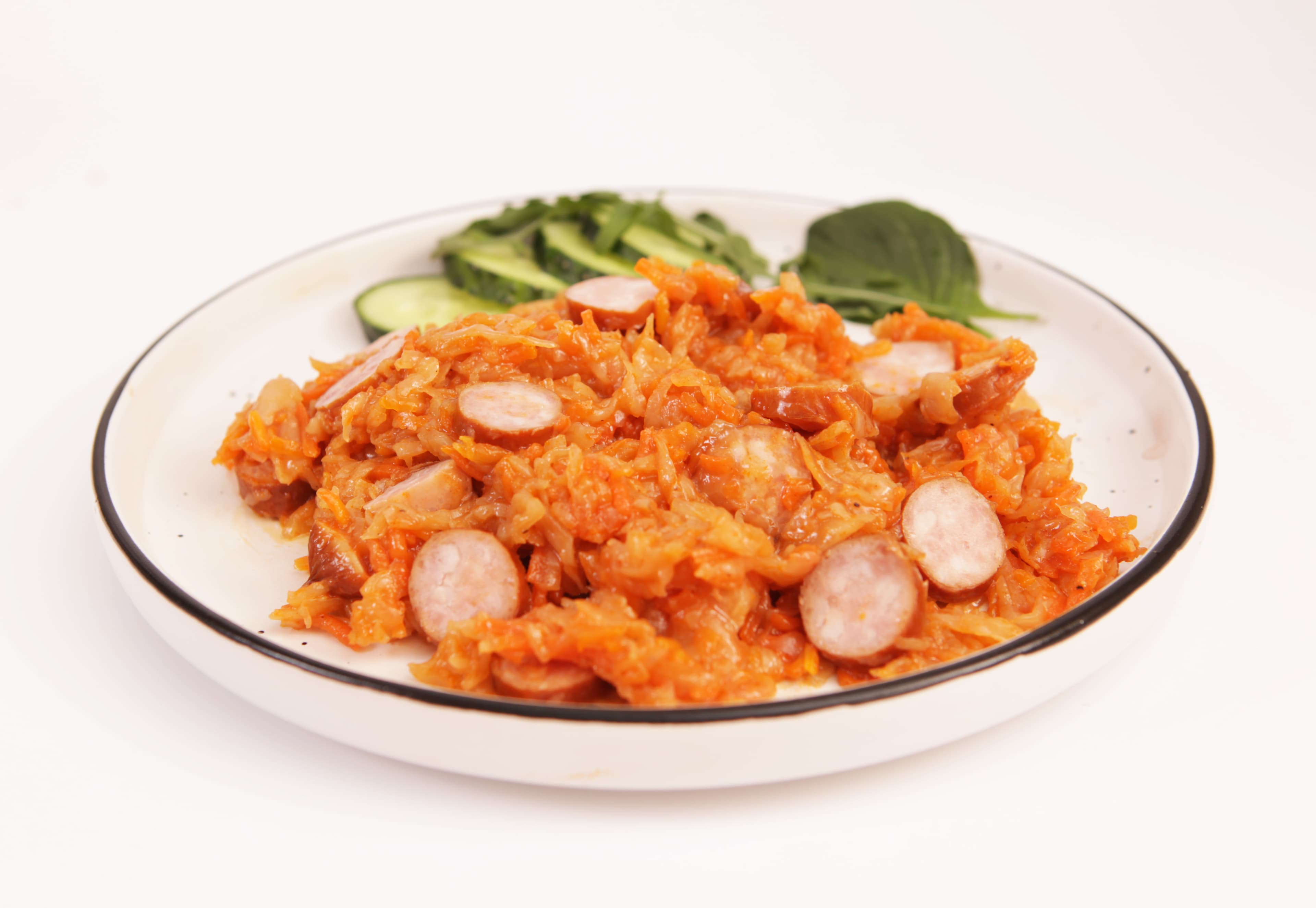 Капуста с копчеными колбасками